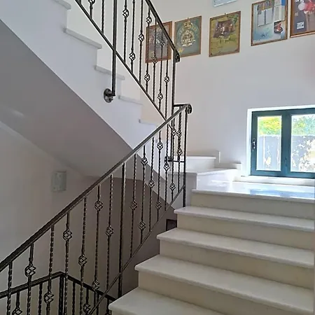 فندق Chateau De Georges Mavrovoúnion