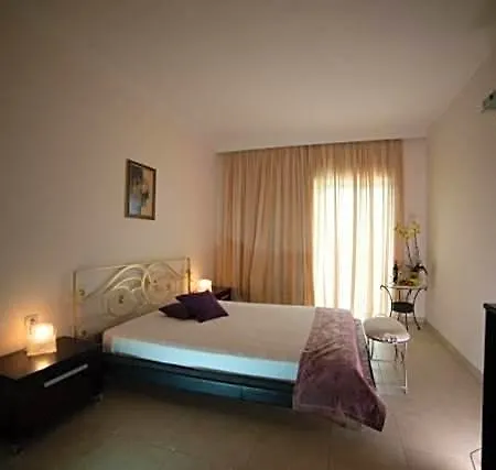 Hotel Chateau De Georges Mavrovoúnion