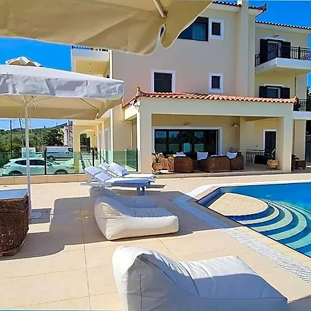 Chateau De Georges Hotel 3*