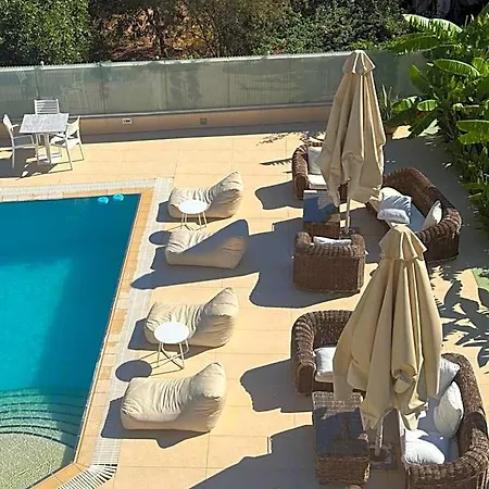 فندق Chateau De Georges